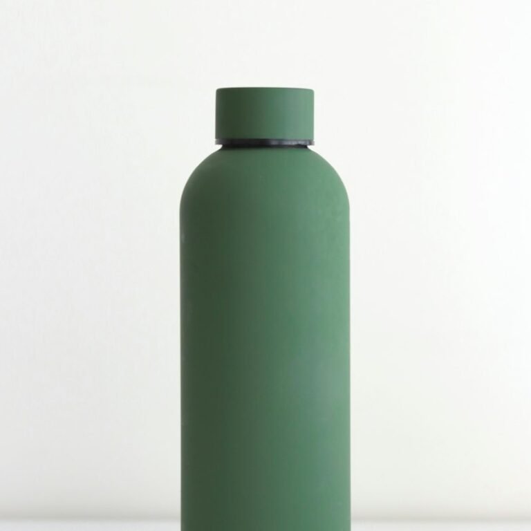 Insulated Stainless Water Bottle 32oz – lifestyle pick in the Play Projekt USA Store