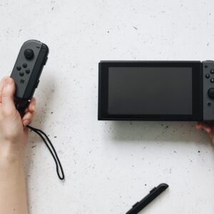 Hybrid handheld console