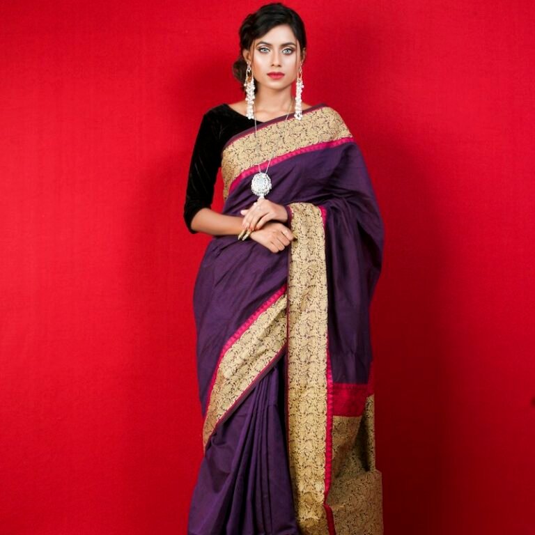 Women's Handloom Cotton Saree with Blouse – fashion pick in the Play Projekt India Store